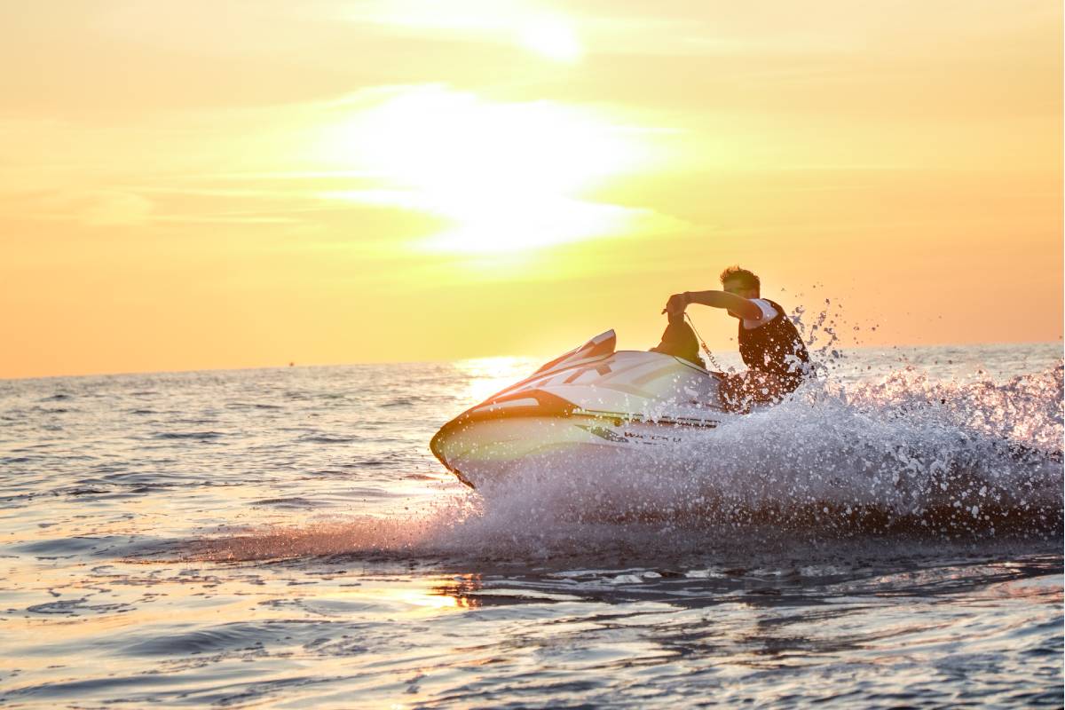 Fuga romantica in jet ski